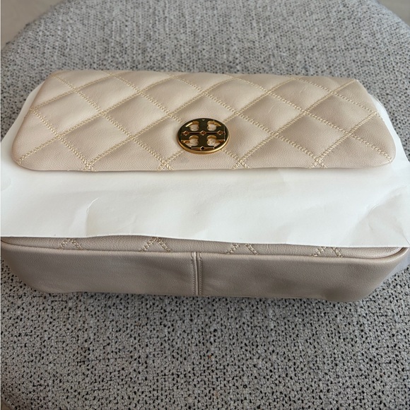 Tory Burch Quilted Chain Medium Shoulder Bag in Beige - Picture 3 of 10